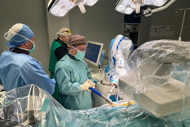 Πρώτη εφαρμογή ολικής αρθροπλαστικής ισχίου με το ρομποτικό σύστημα Rosa στο Metropolitan General