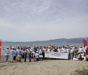  Εθελοντές του Ομίλου HHG καθάρισαν την παραλία του Σχινιά